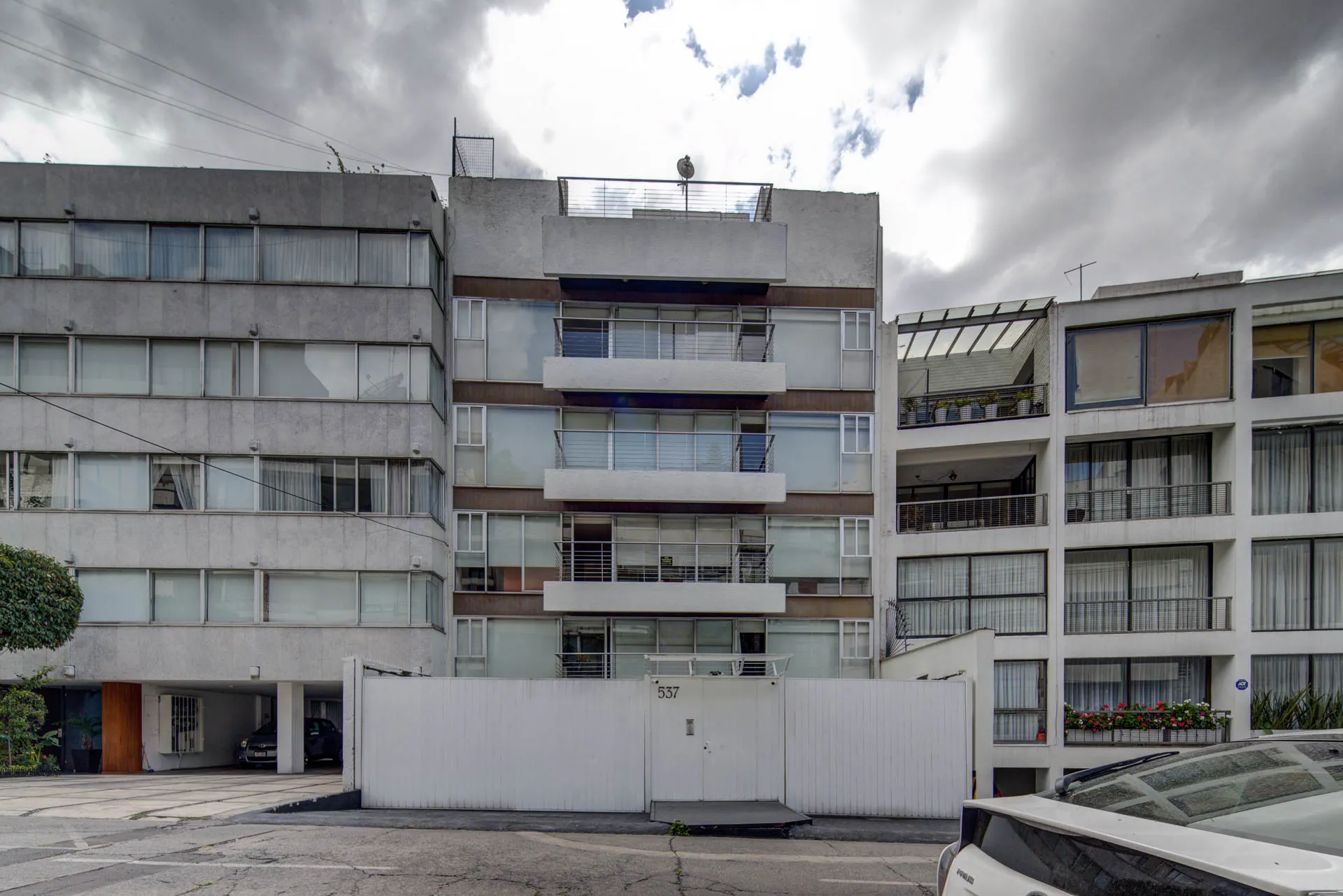 Fachada M. Chimborazo 537