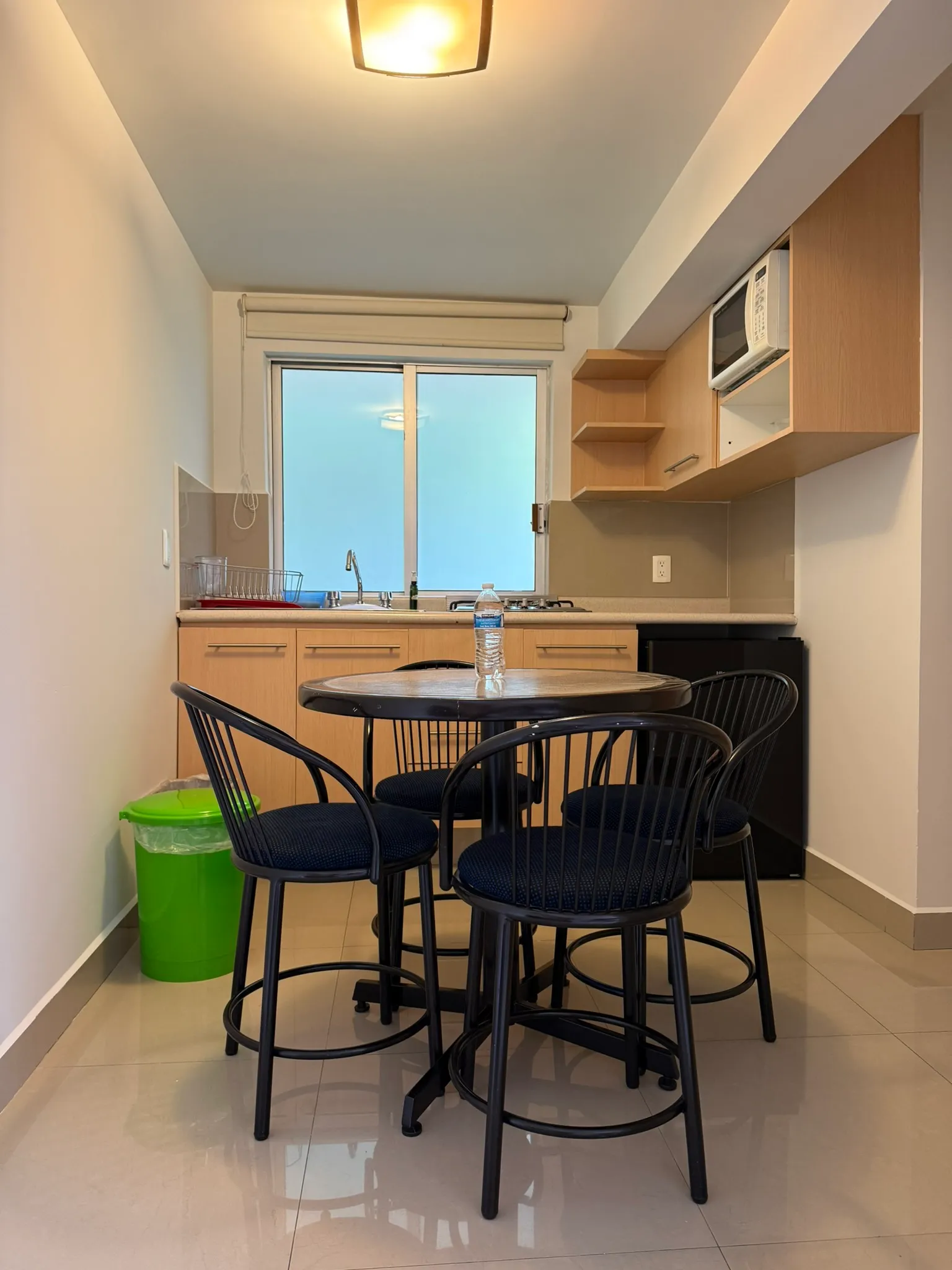 Cocina y comedor — Pinos 72, EOLA