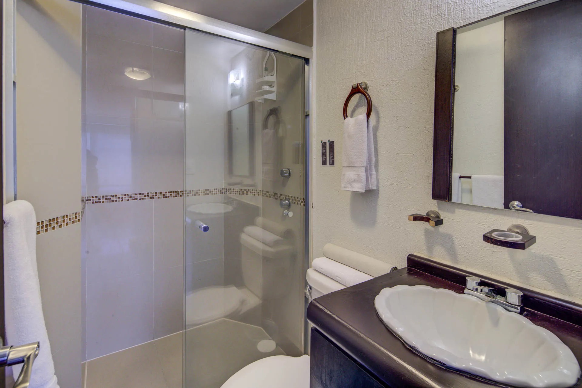 Baño 1 recámara — EOLA Chimborazo 567, Lomas CDMX
