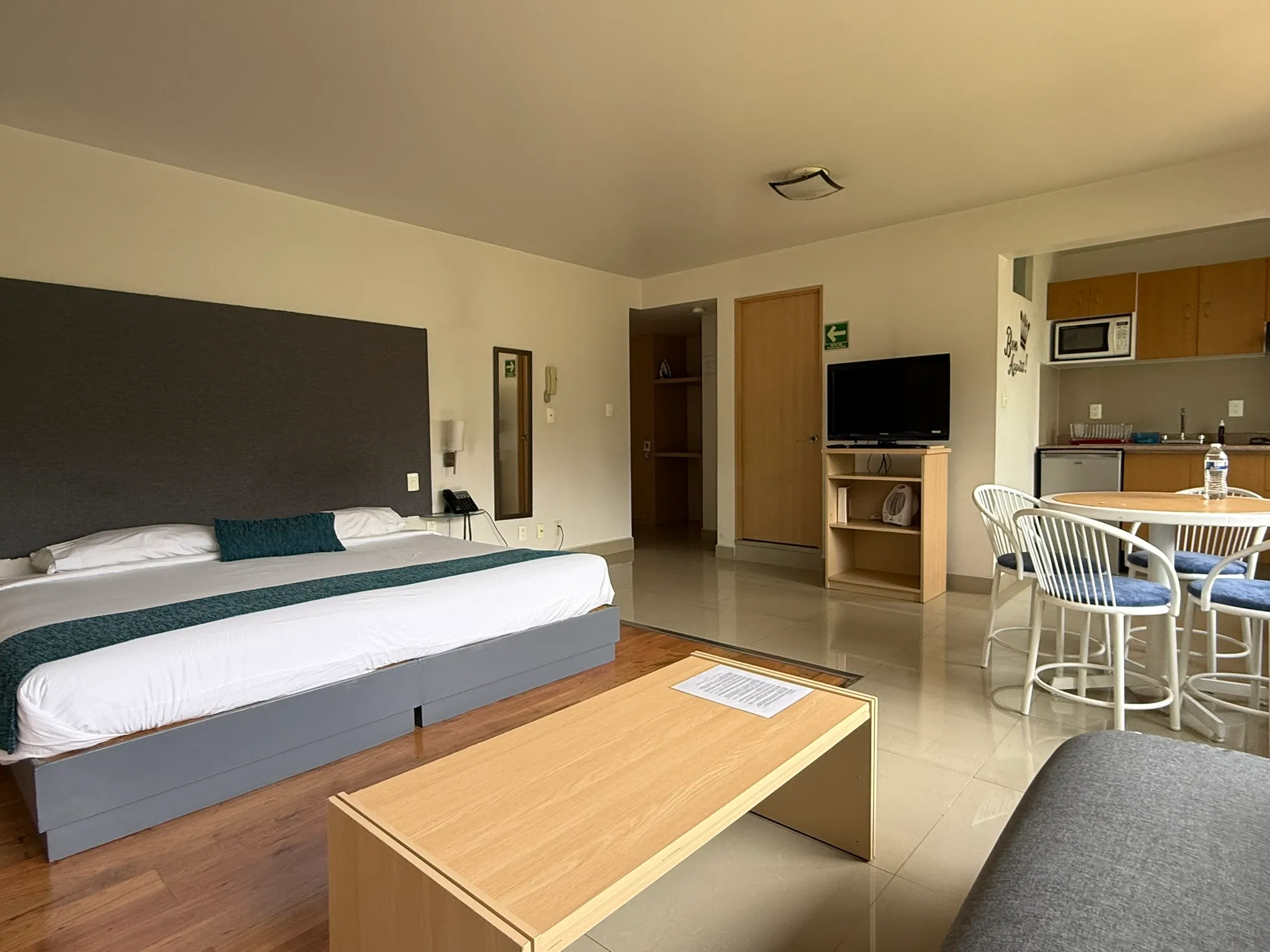 Recámara departamento amueblado — Pinos 72, EOLA